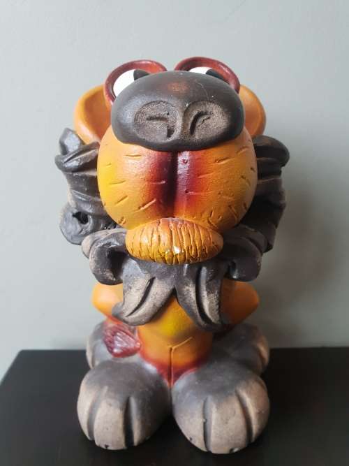 Crazy Clay Made in South Africa Collectible!! Famous Knysna Factory!! Crazy R1