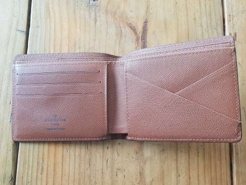 Louis Vuitton Men's Monogram Bifold slender wallet!!