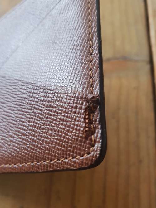 Louis Vuitton Men's Monogram Bifold slender wallet!!