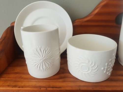 Portmeirion "Totem" 16 piece, Stoke on Trent, Porcelain Coffee set. Made in England!!