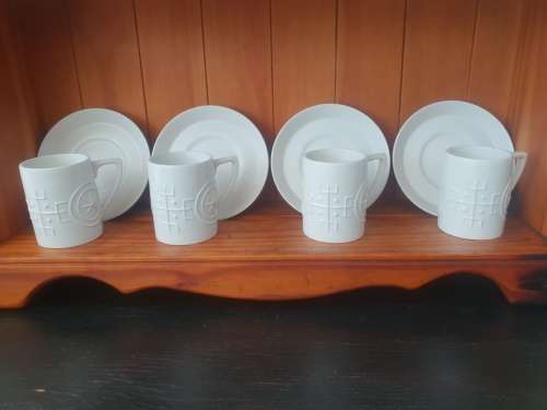 Portmeirion "Totem" 16 piece, Stoke on Trent, Porcelain Coffee set. Made in England!!