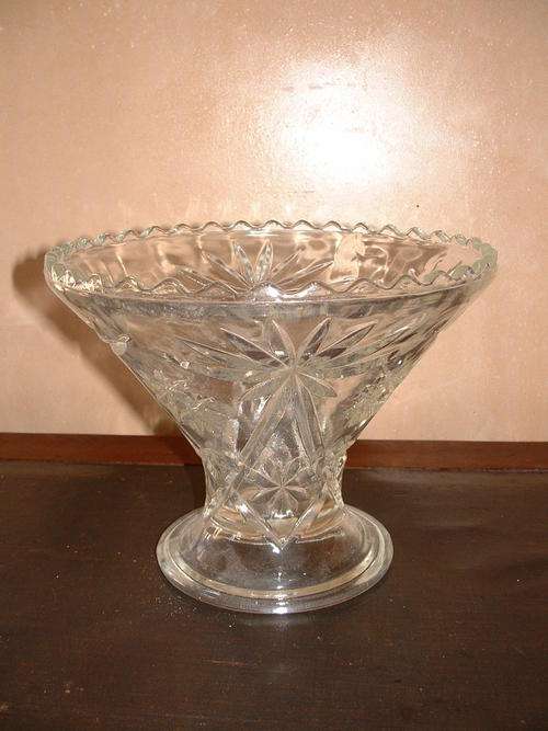 STUNNING GLASS VASE