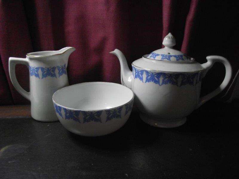STUNNING PORCELAIN TRIO BLUE AND WHITE