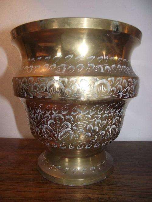 LARGE BRASS VASE/PLANTER