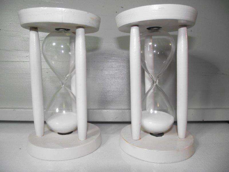 PAIR 10 MINUTE "HOUR GLASSES"