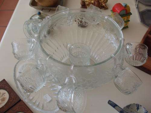 PUNCH BOWL WITH 11 GLASS CUPS