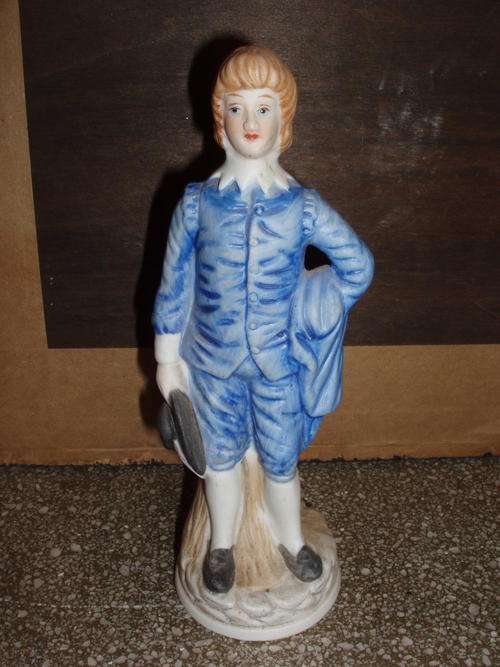 FIGURINE