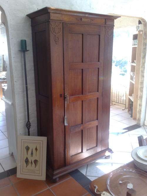 ANTIQUE ARTS AND CRAFTS OAK WARDROBE/TV CAB