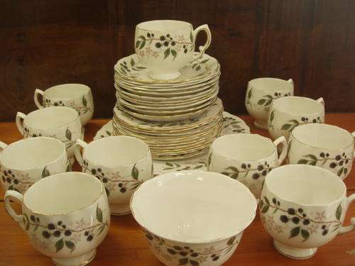 COLCLOUGH BONE CHINA 36 PIECE SET ENGLAND