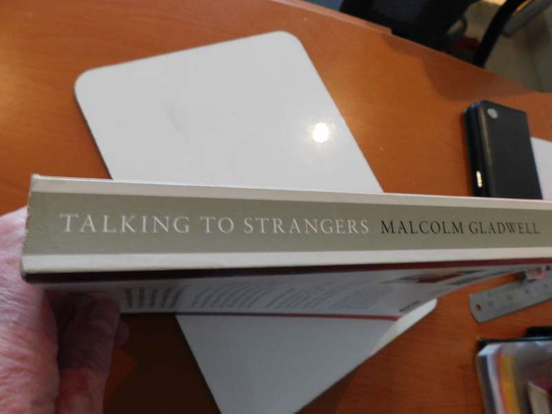 MALCOLM GLADWELL - Talking to Strangers (Paperback)