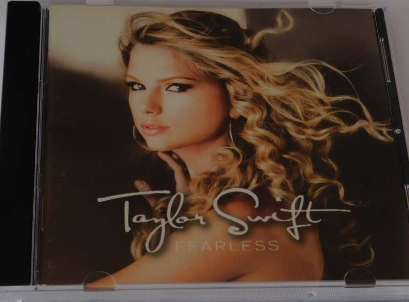 TAYLOR SWIFT - Fearless Platinium Edition [CD + DVD]