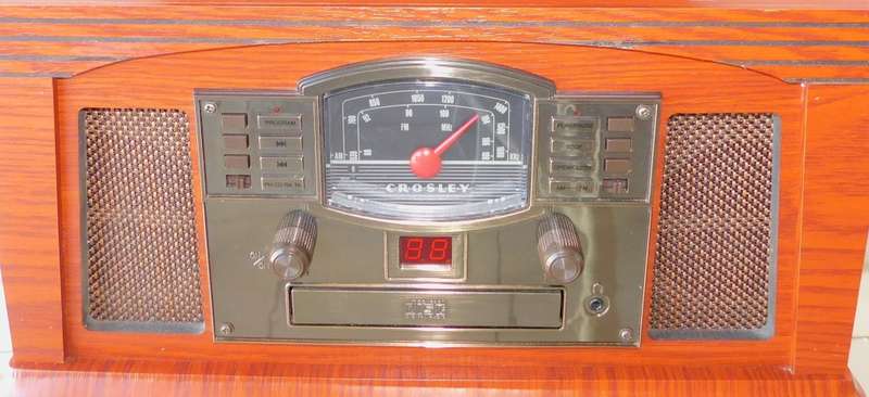 CROSLEY CR42D-PA LANCASTER - Turntable / CD player / Radio / Tape / Bluetooth Player.