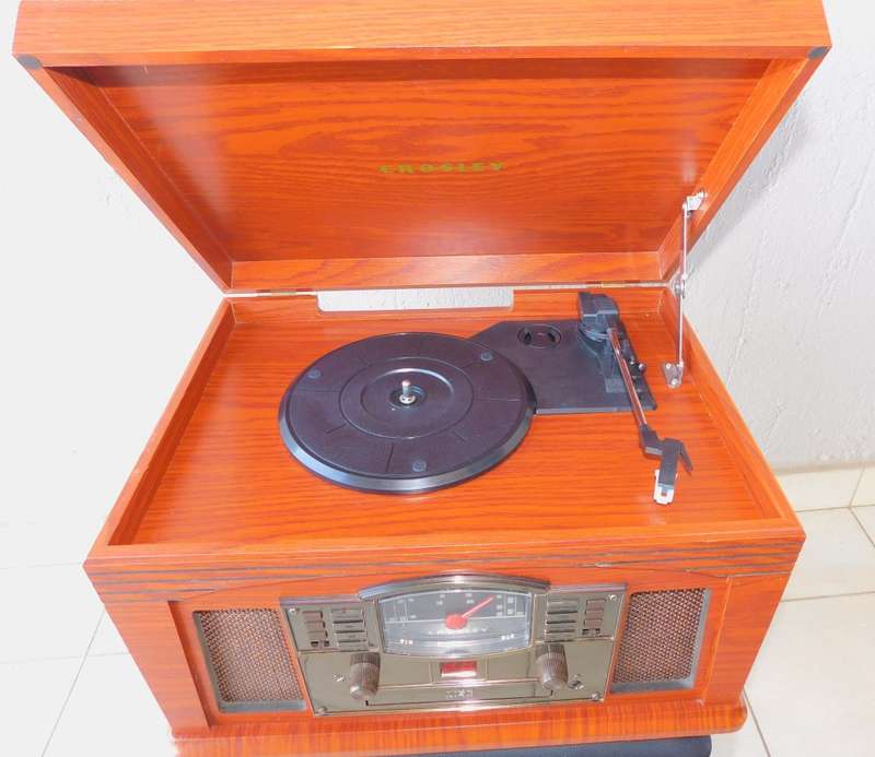 CROSLEY CR42D-PA LANCASTER - Turntable / CD player / Radio / Tape / Bluetooth Player.