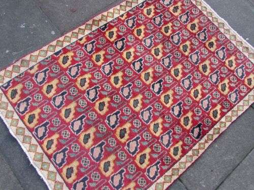 Traditional Persian Hand Woven Woolen Rug - Red 140x100cm