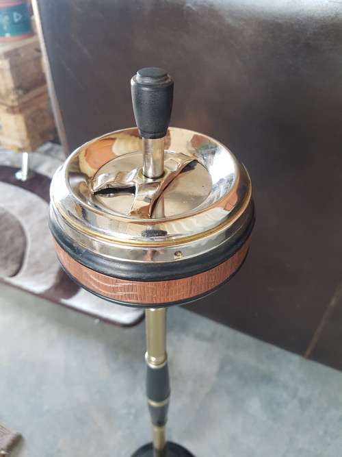 RETRO ASHTRAY STAND