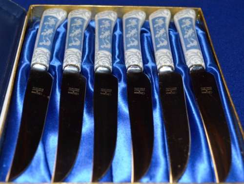 Set of Six Boxed Coalport Cutlass Sheffield  Knives