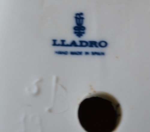 Lladro Girl with Slippers * Rare Matte Version *