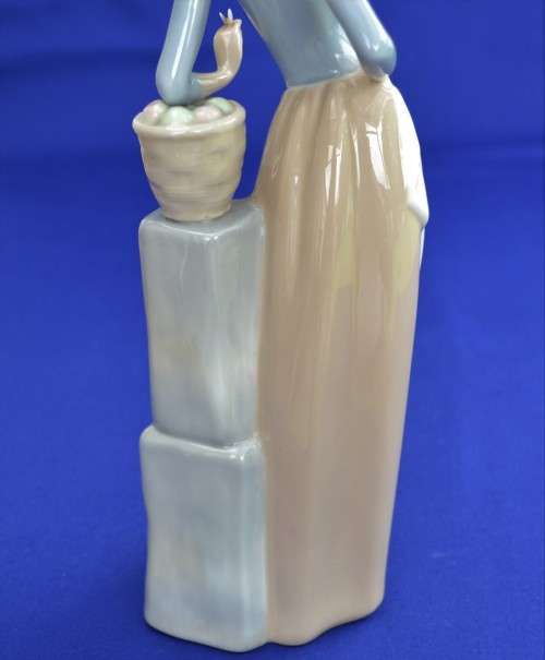 Nao Figurine