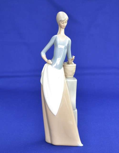 Nao Figurine