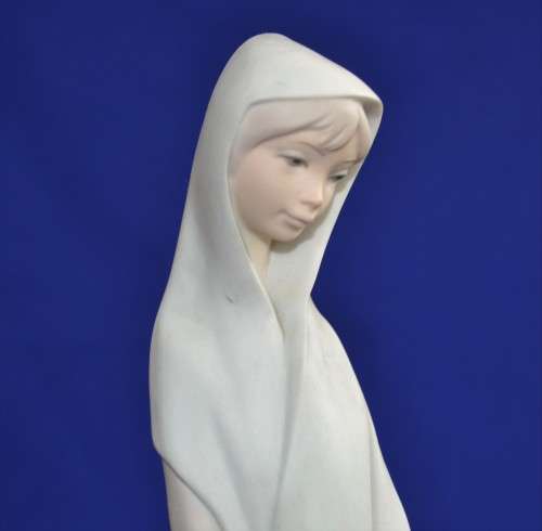 Lladro Figurine - Country Maiden Matt Finish