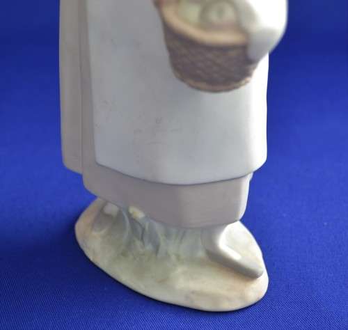 Lladro Figurine - Country Maiden Matt Finish