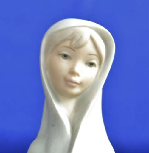 Lladro Figurine - Country Maiden Matt Finish