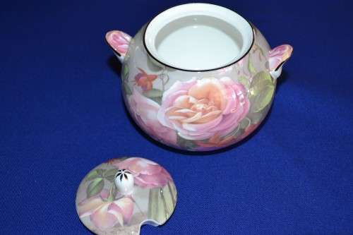 Maxwell & Williams Sugar bowl with Lid - Sonnets