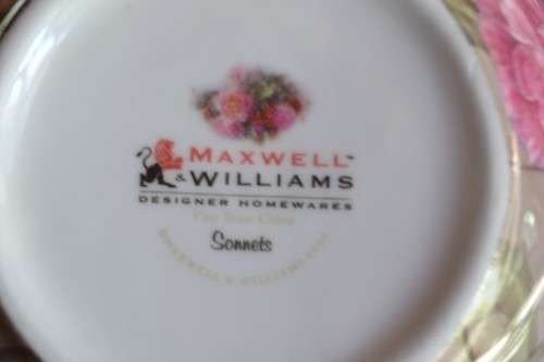 Maxwell & Williams Sugar bowl with Lid - Sonnets