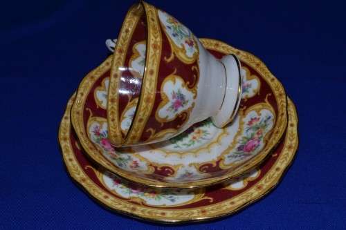Royal Albert Lady Hamilton Set - 18 Pieces