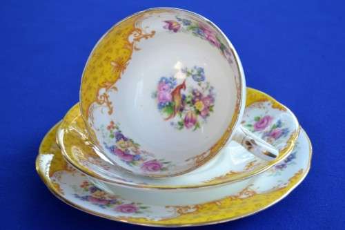 Paragon Trio- Rockingham Yellow c1923-1930