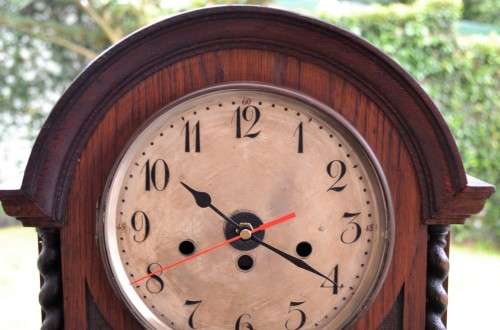 Antique 1922 clock case - Mechanism converted from wind-up to battery operated