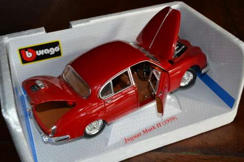 Burago Jaguar MK2 1959 Die Cast Model 1:18 Scale
