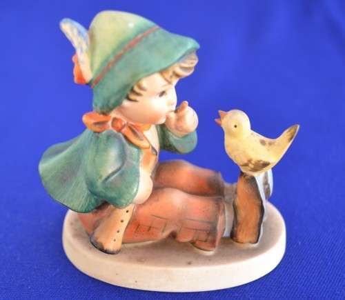 Goebel Hummel Figurine "Singing Lesson"
