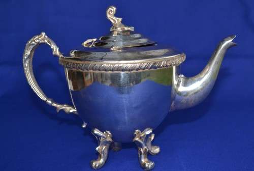 Rebeeck Plate Tea Pot