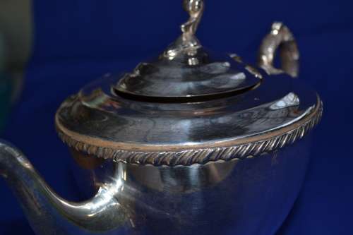 Rebeeck Plate Tea Pot