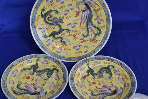 Famille Jaune Vintage Plates x 6