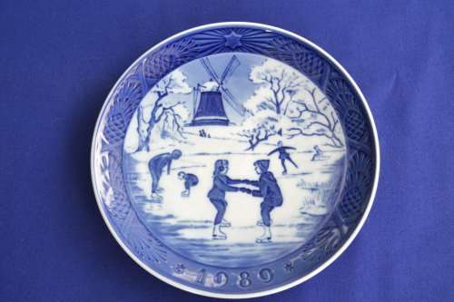 Royal Copenhagen Christmas Plate 1989