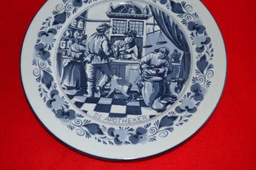 Oude Molen Fabriek Delft Wall / Display Plate - Traditional Dutch Tradesmen - De Apotheker