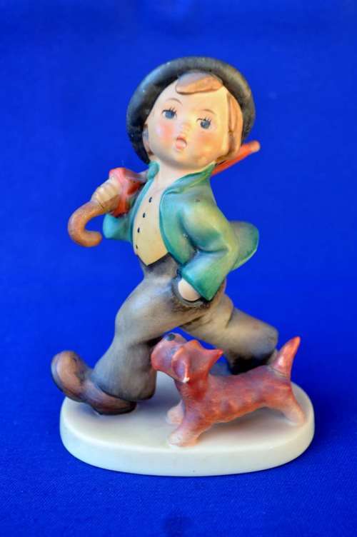 Hummel "Strolling Along" Figure #5
