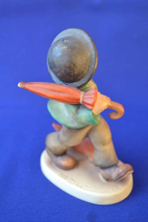 Hummel "Strolling Along" Figure #5