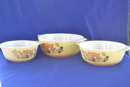 Vintage Pyrex Casserole Dishes - Set of Three RARE