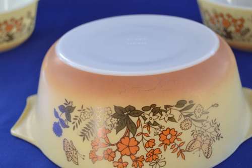 Vintage Pyrex Casserole Dishes - Set of Three RARE
