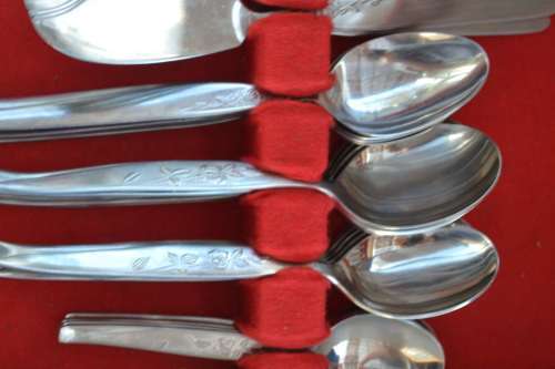 Noritake Assembled Cutlery Set in Wooden Canteen