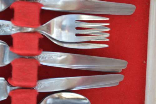 Noritake Assembled Cutlery Set in Wooden Canteen