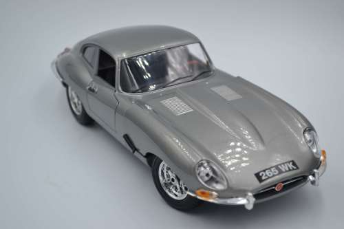 Jaguar "E" Type - 1:18 Scale Die Cast Model