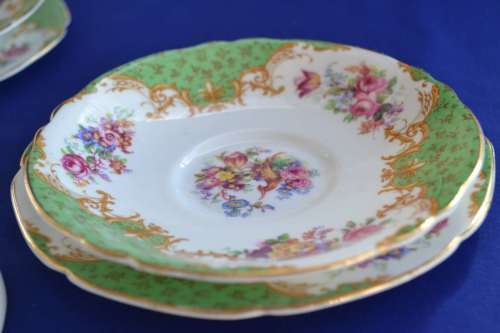 Paragon Rockingham Green Trios, Large Cake Plate and Open Sugar Bowl - 8 Pieces