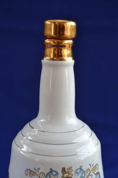 Bells / Wade  Ceramic Decanter Commemorating the Wedding of Prince Andrew and Sarah Ferguson