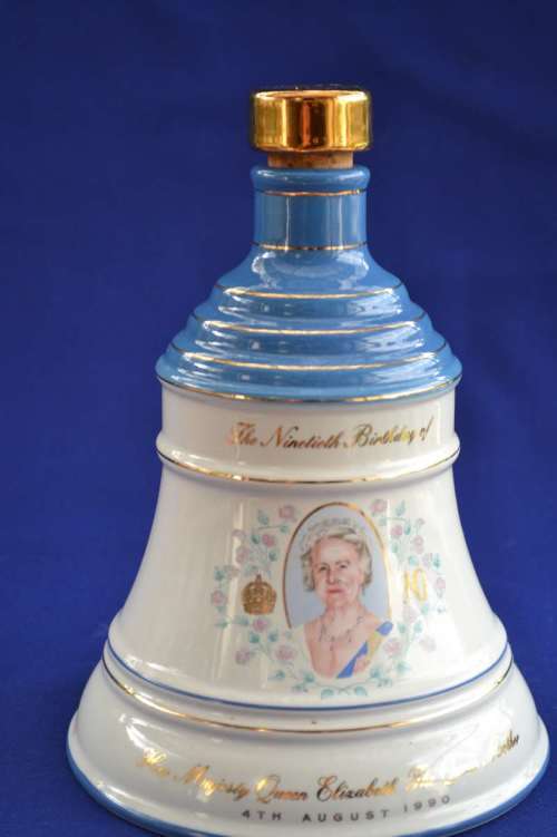 Bells Whisky Wade Ceramic Decanter Celebrating the Queen Mother`s 90th Birthday