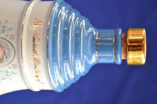 Bells Whisky Wade Ceramic Decanter Celebrating the Queen Mother`s 90th Birthday