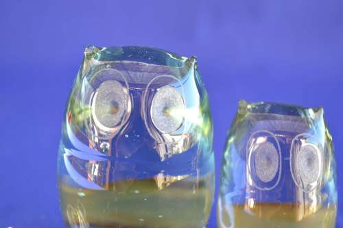 Ngwenya Glass Set of Three Graduated Owls Plus Two Small Glass ornaments